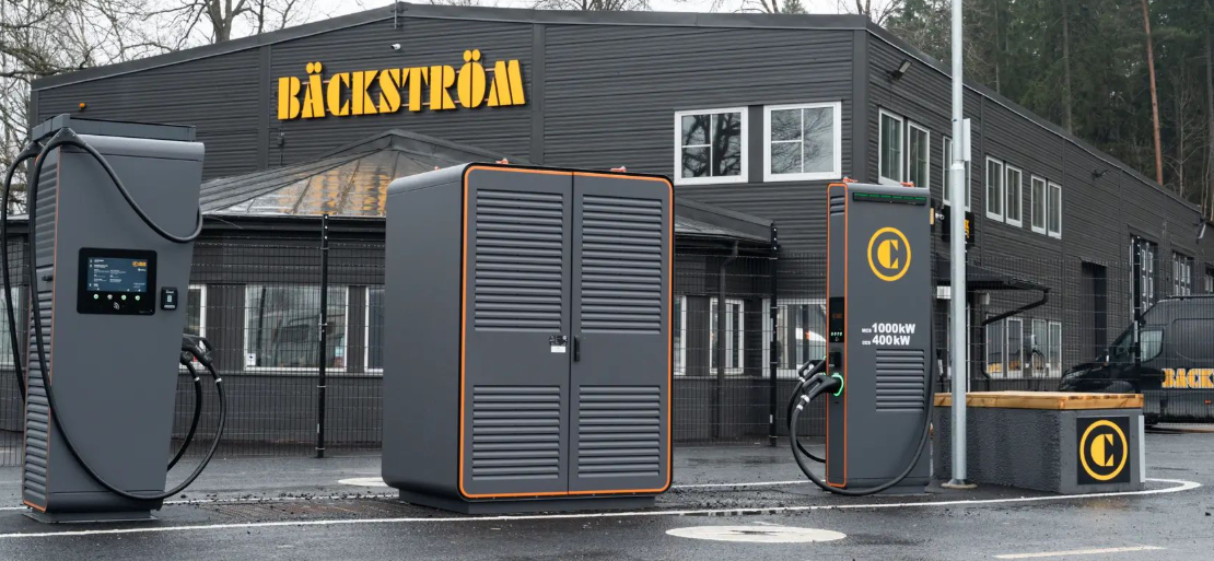 Första fundamenten till HYC1000 Power Cabinet och Dispensers - installerade och klara